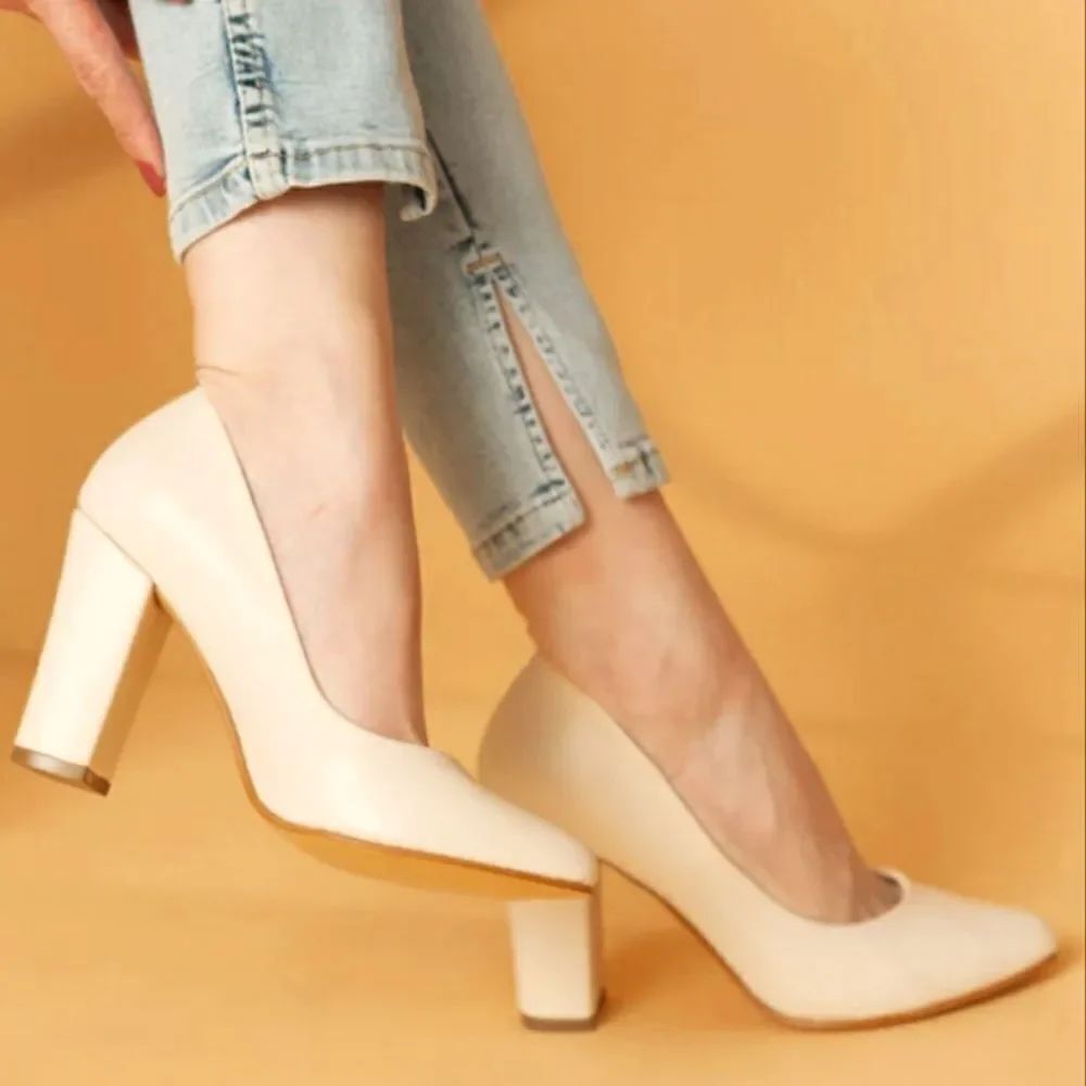 BRAND NEW FOREVER WOMEN LOW BLOCK HEEL SHOE